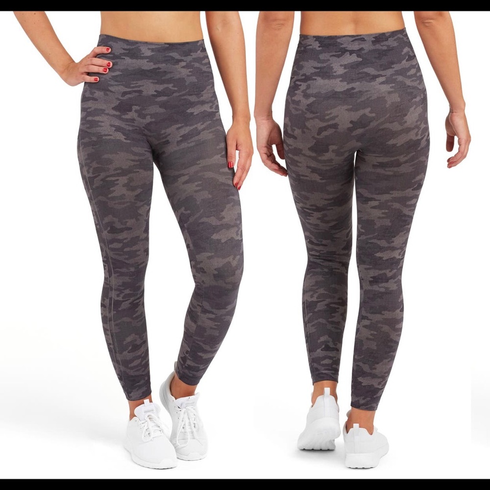 Spanx Look At Me Now Seamless Leggings